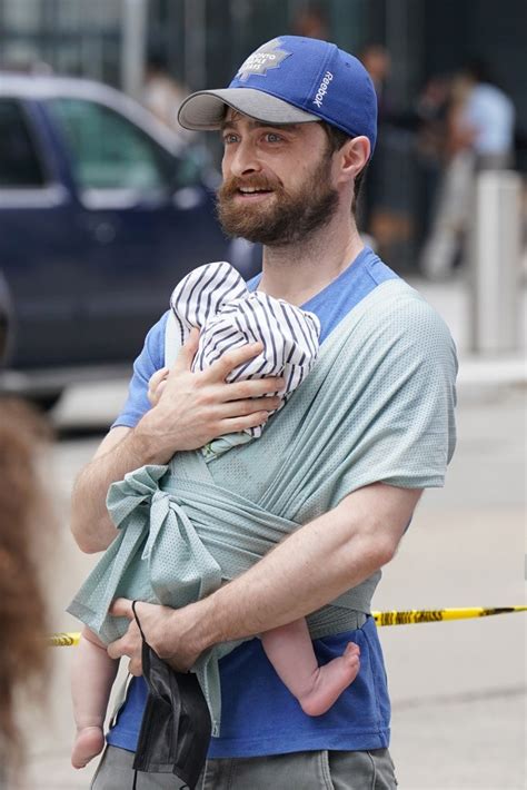 Daniel Radcliffe & His Family: Photos Of The Actor With His GF & Kid ...