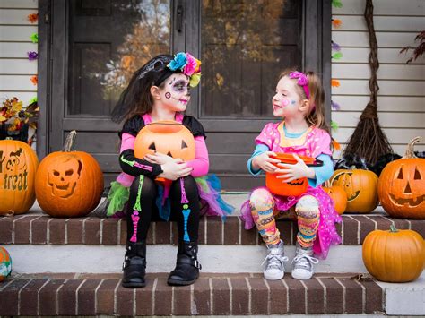 How to trick or treat safely this year according to New York State ...