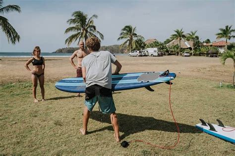 👉 Beginner Surfing in Panama – Surf Lessons & Packages