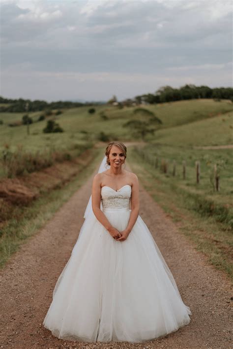 Sensory overload: Stephanie and Robert's romantic garden wedding | Easy ...