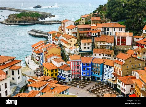 Cudillero village. Les Asturies, Espagne, Europe Photo Stock - Alamy