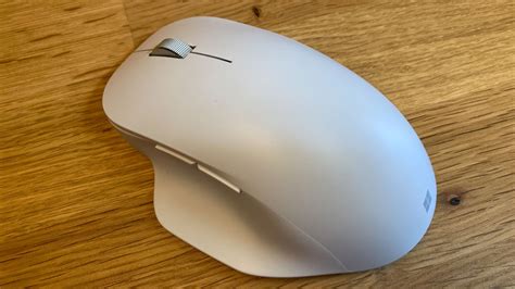 Microsoft Bluetooth Ergonomic Wireless Mouse Review (2022)