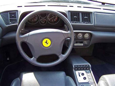 Ferrari F355 GTS Preta: a melhor Ferrari mainstream da história?