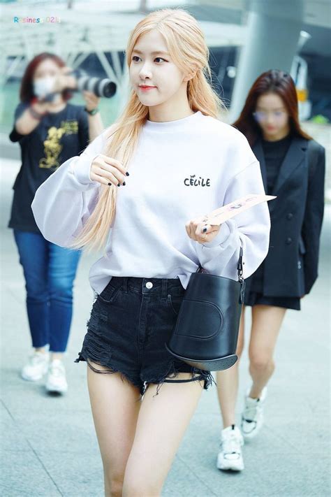 Rosé _ Blackpink | Blackpink rose, Blackpink fashion, Rose fashion