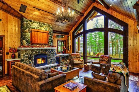 Elegant rustic chandelier in a Northwoods cabin. | Cabin homes, Log ...