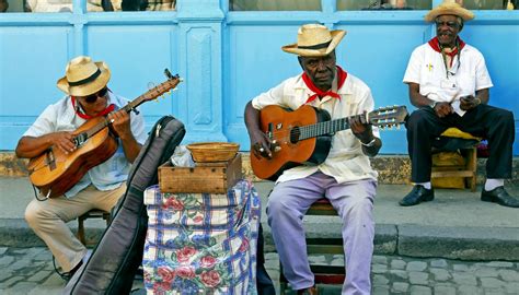 Discover the captivating history, language and culture of Cuba