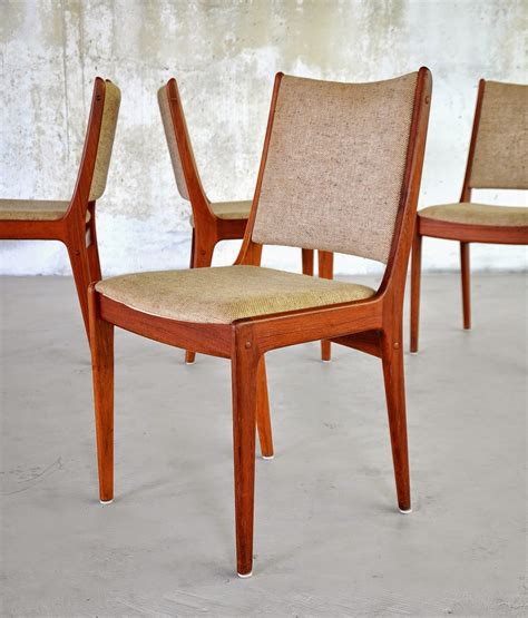 SELECT MODERN: Set of 4 Danish Modern Teak Dining Chairs