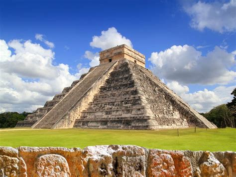 Chichen Itza, Yucatan, Mexico - El Castillo ~ Desktop Wallpaper