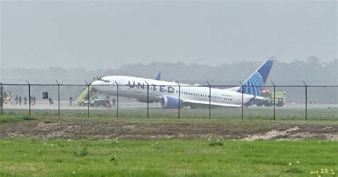 United Airlines Boeing 737 to Houston crashes off runway after ...