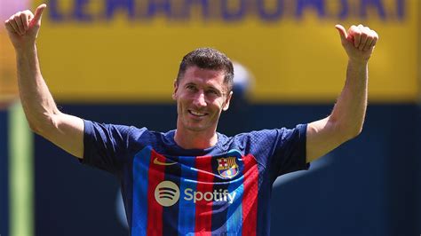 Barcelona confirm Robert Lewandowski's shirt number - Football transfer ...