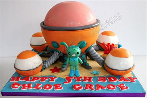 Octonauts Octopod Piñata Cake