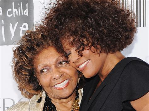 Cissy Houston writing book about Whitney Houston - CBS News