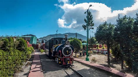 Darjeeling Himalayan Railway - History, Sightseeing, Best Time | Adotrip