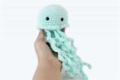 Jenni the Jellyfish: Free Crochet Jellyfish Pattern