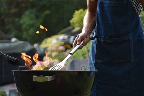 Using a Charcoal BBQ (Beginners Guide) | Ultimate Backyard