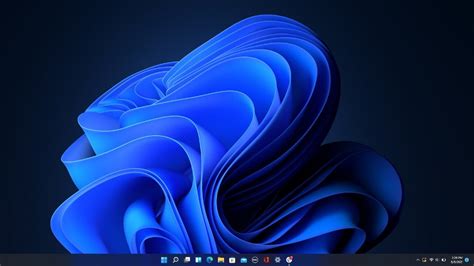 Windows 11's Taskbar Puts App Icons Front and Center: Here's How to ...