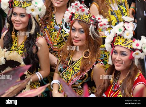 Pakaian Tradisional Suku Kaum Brunei - ØªÙˆÙŠØªØ± Aj Official Ø¹Ù„Ù ...