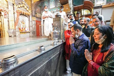 Kejriwal offers prayer at Salasar Balaji Temple