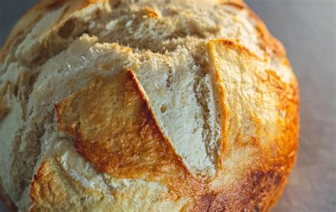 How to Make Bread in a Cast Iron Dutch Oven: No Knead