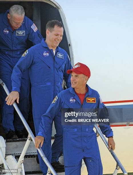 272 Space Shuttle Discovery Crew Arrives Ahead Of Launch Stock Photos ...