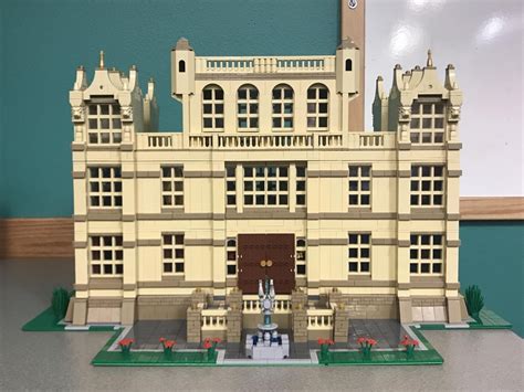 Wayne Manor from TDKR (based on Wollaton Hall) : lego