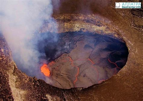 Crater wall collapse of the Halemaumau crater on Kilauea volcano ...