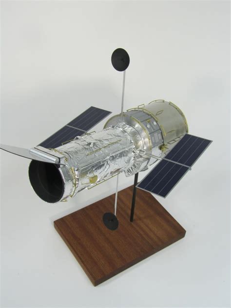 Hubble Telescope Model - KiwiMill