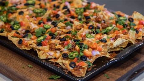 Ultimate Tex-Mex Chicken Nachos Recipe - The Black Peppercorn