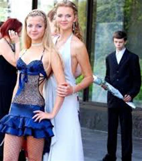 12 Odd Prom Dresses That Will Make You Cringe - Addiction Recovery Buddy