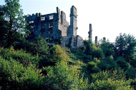 The Ghosts of Haunted Berry Pomeroy Castle - Exemplore