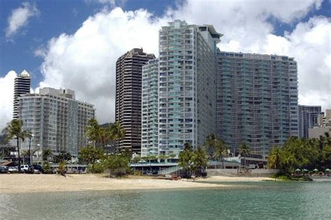 Waikiki’s iconic Ilikai shutting down hotel operations - Hawaii Magazine