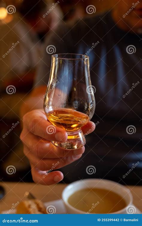 Tasting of Single Malt Scotch Whisky in Whiskey Bar in Edinburgh, UK ...