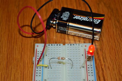 Easy LED circuit project | Science with Kids.com