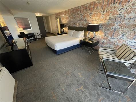 Luxor Las Vegas - Big Pyramid Premier Corner Suite Review