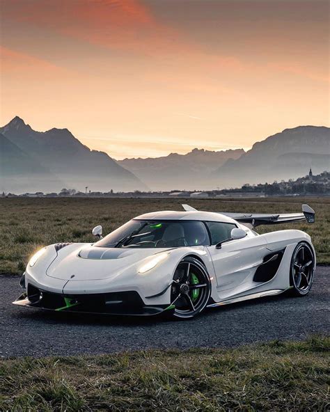 18+ 8K Koenigsegg Koenigsegg Jesko Wallpaper Background