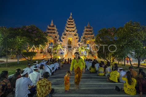 PERAYAAN HARI RAYA SARASWATI | ANTARA Foto