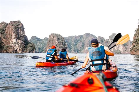 Kayaking in Halong Bay – Exciting experience to explore the nature