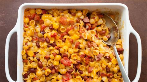 macaroni and cheese chili casserole