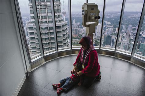 Family Photography | Petronas Twin Towers | Skybridge and Observation ...