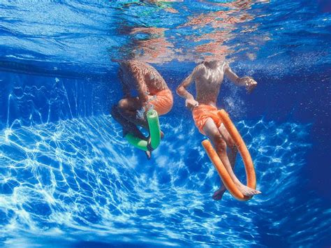 35 Best Swimming Pool Games for Kids (Fun & Easy Ways to Play)