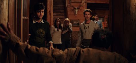 CABIN FEVER (2016): Film Review - THE HORROR ENTERTAINMENT MAGAZINE