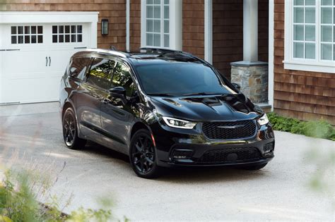 2020 Chrysler Pacifica AWD Launch Edition Orders Open, Priced from ...