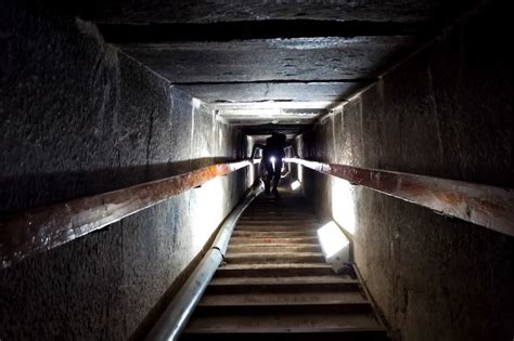 Inside Pyramid Of Giza - Looking Inside the Pyramids in Egypt ...