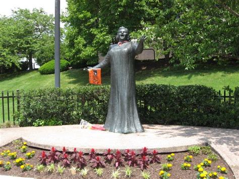 Kate Smith Statue | Kate smith, Smith, Kate