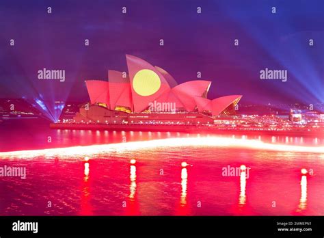 Fireworks conclude Australia Day 2023 at Sydney Opera House. The annual ...