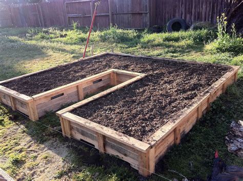 u shaped raised bed pallet - Google Search in 2020 | Building a raised ...