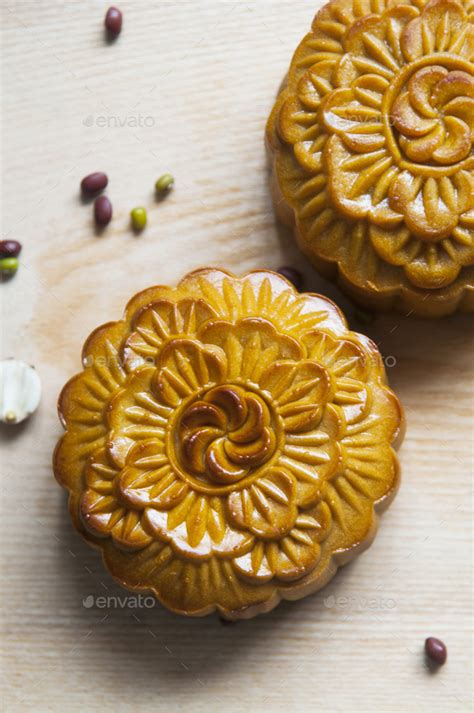 Traditional moon cakes to celebrate mid autumn festival Stock Photo by ...