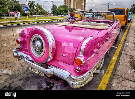 Old american road cruisers on the streets of havana hi-res stock ...