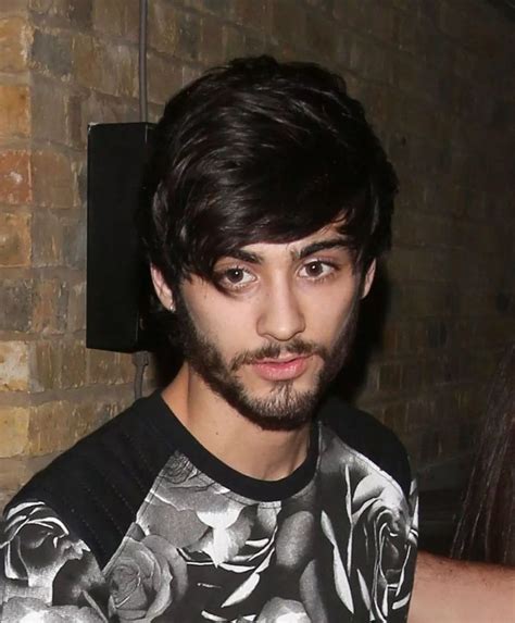 Zayn Malik rocks a beard on rare night out with pals - Irish Mirror Online