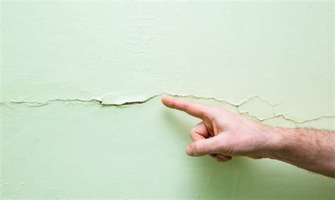 Tips for Fixing Large or Small Cracks in Drywall